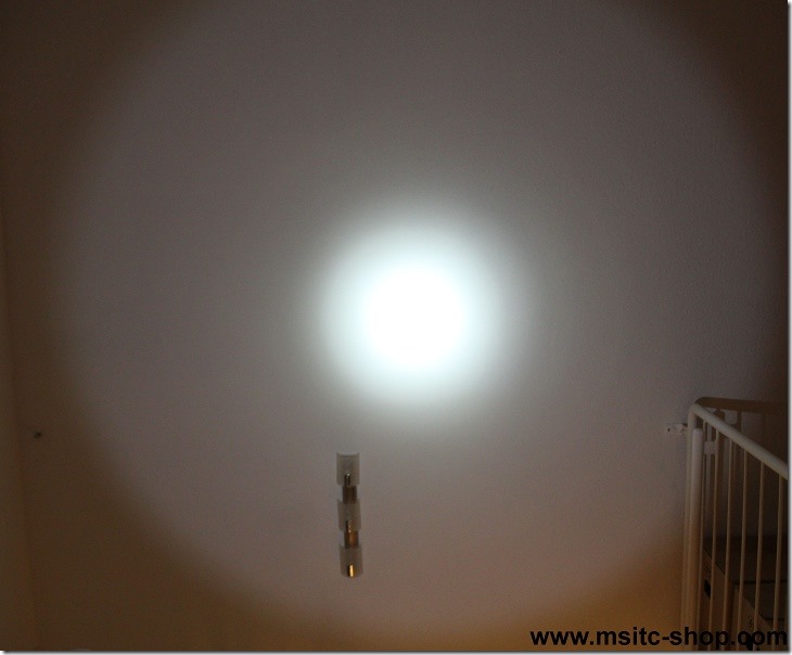 Manker Quinlan T-01 Beamshot with 14500 battery
